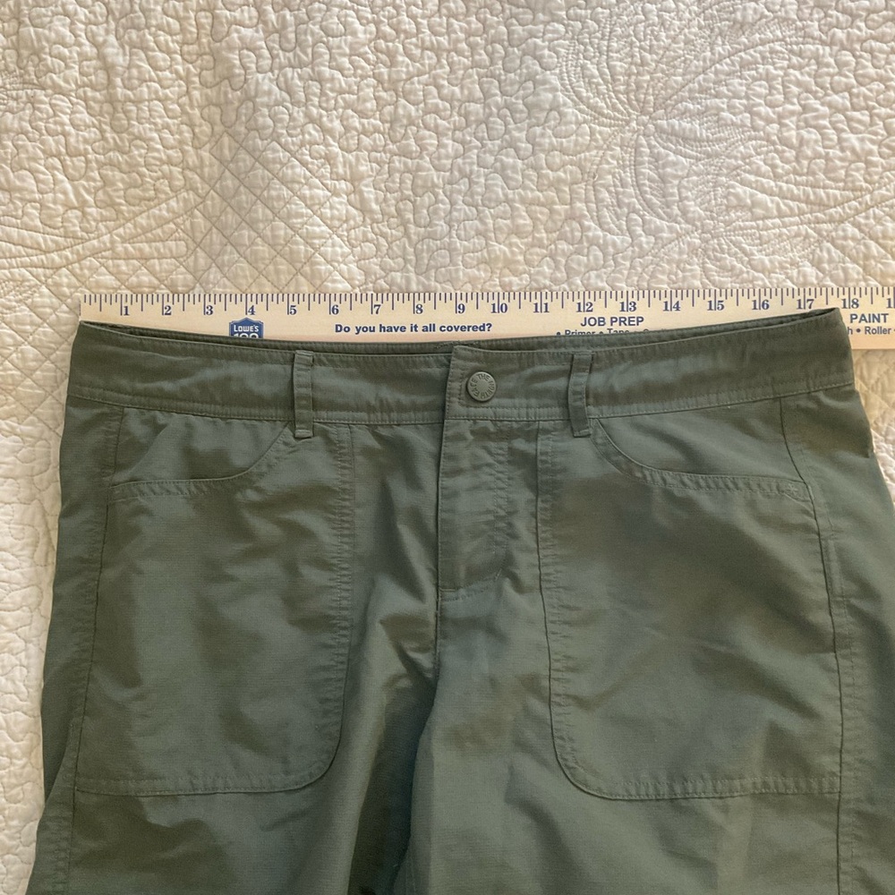 The North Face Women's Olive Capris Waterproof outdoor wear. - Picture 3 of 5